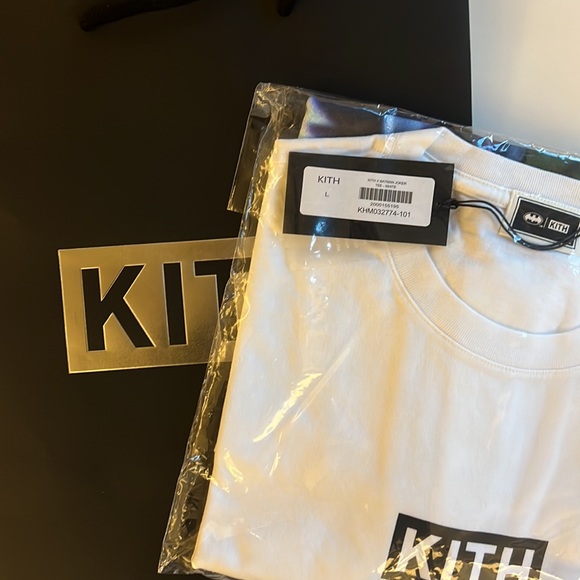 BATMAN X KITH JOKER Tee in White 🦇💚💜♣️ Men’s Size Large NWT 🏷️ - Picture 8 of 10